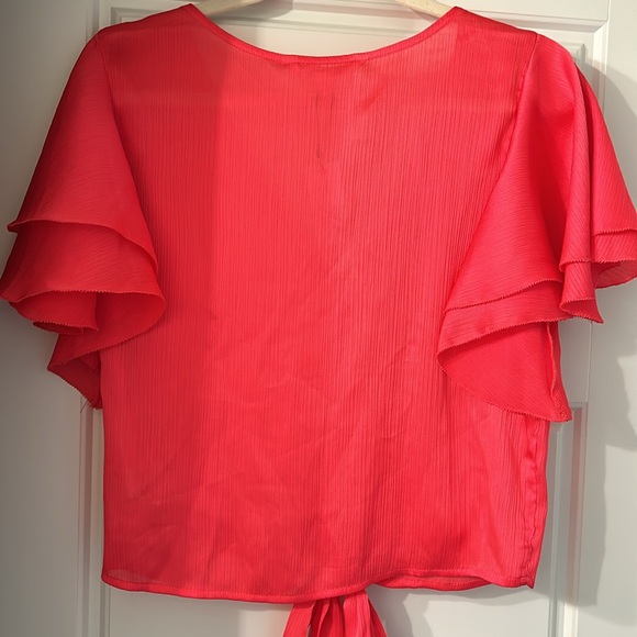 NWT BB Dakota flutter sleeve blouse - Picture 6 of 6